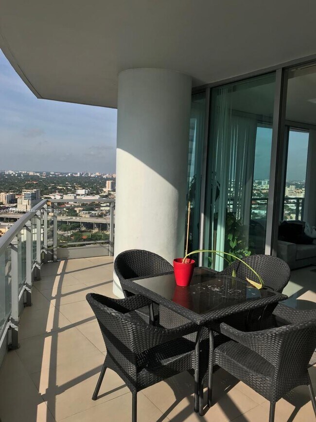 Photo - 90 SW 3rd St Unidad 2911