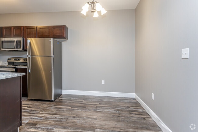 2BR, 2BA - 1,100SF