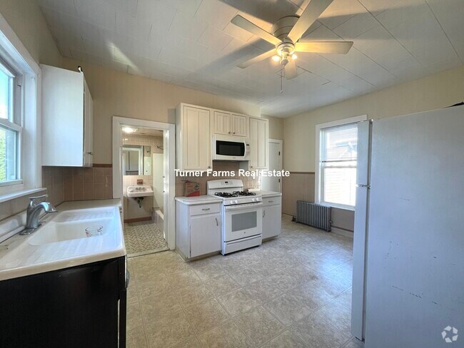 Building Photo - 11 Clarendon Ave Unit 2 Rental
