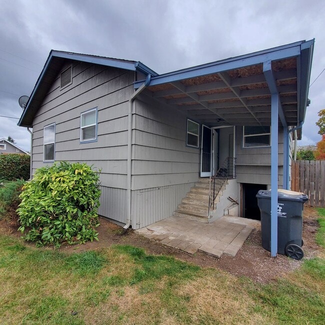 Photo - 2 Bed, 1 Bath House with a Fenced Yard