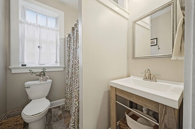 Photo - 2115 Claremont Ave