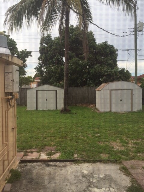 Photo - 825 W 34th St