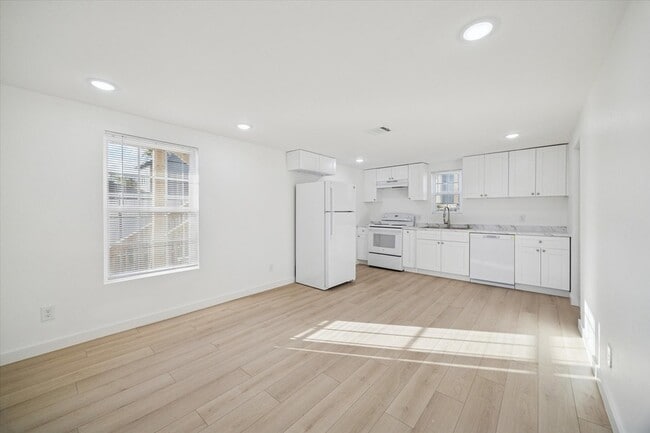 Photo - 711 E 32nd St Unit A