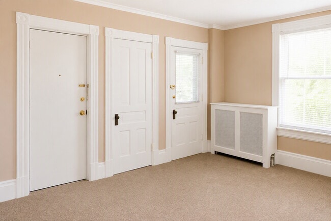 Photo - 801 S Main St - Free Parking Included!