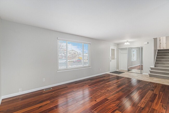 Photo - 3 bedroom 2.5 bathroom in Heather Ridge!