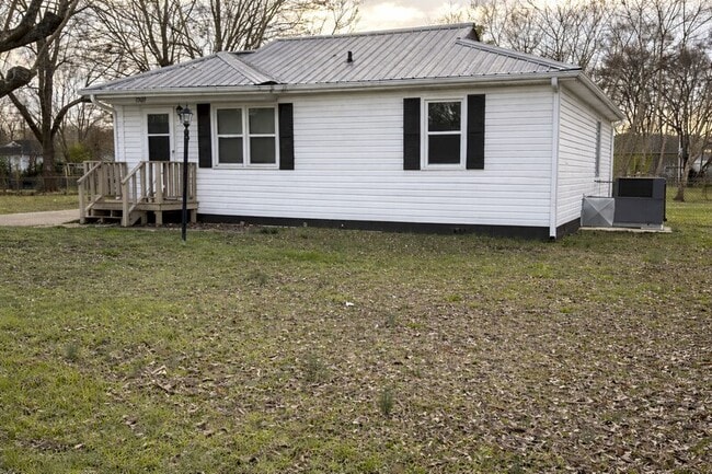 Building Photo - 1205 Broadus Ave SE