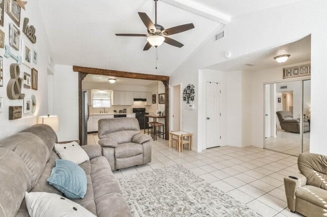 Photo - 606 Pine Bough Ln