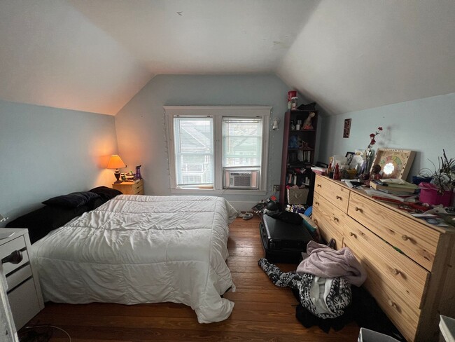 Photo - 9-11 Burnham St Unidad #3