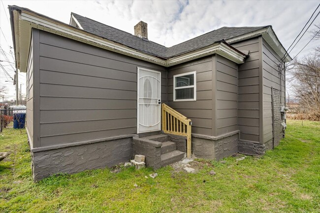 Photo - 555 Dodson Ave