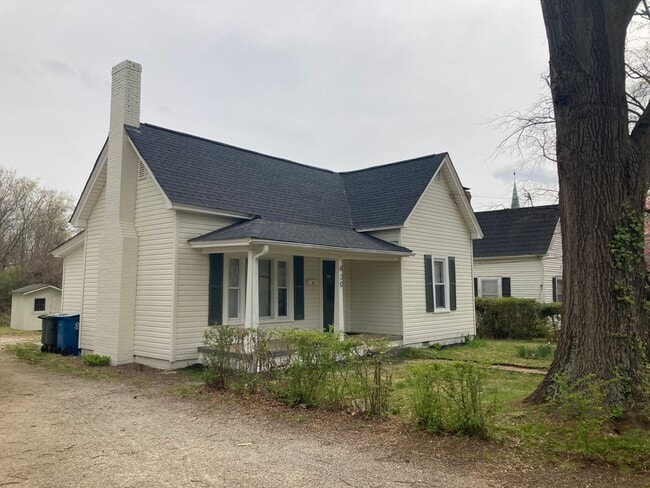 Building Photo - Super cute, newly renovated 3 bed, 1 bath ... Rental
