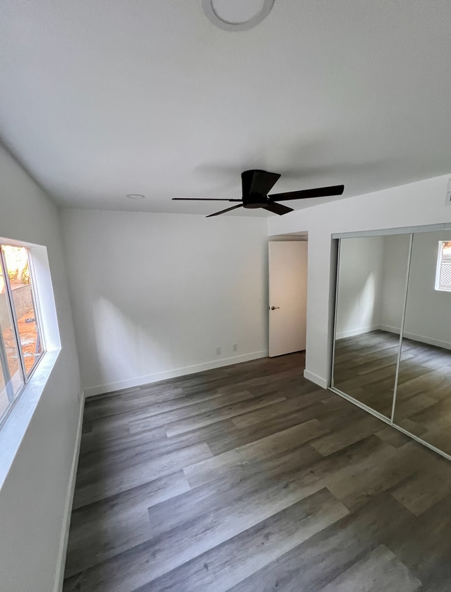 Building Photo - Modern 1-Bedroom Apartment in Gated Van Nu... Unit 8