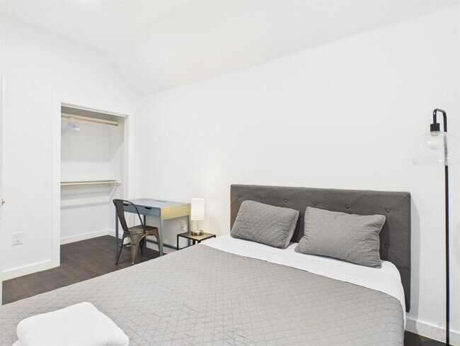 Photo - 1010 W 26th St Unidad 310