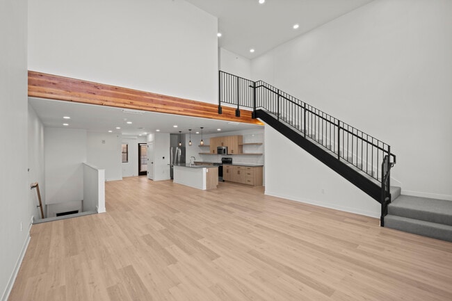 Photo - 3009 N Oak Trafficway