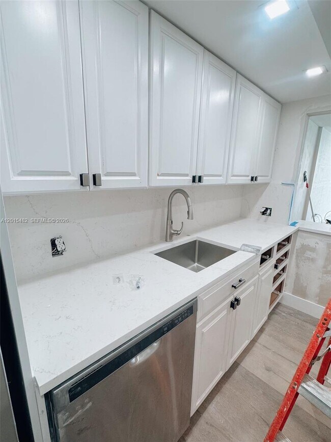 Photo - 1632 S Bayshore Ct Unit 202