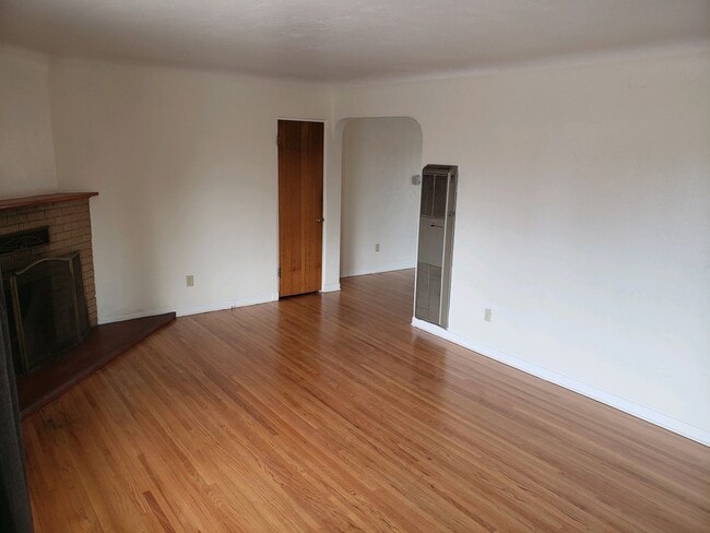 Photo - BEAUTIFUL THREE BEDROOM HOME FOR RENT!