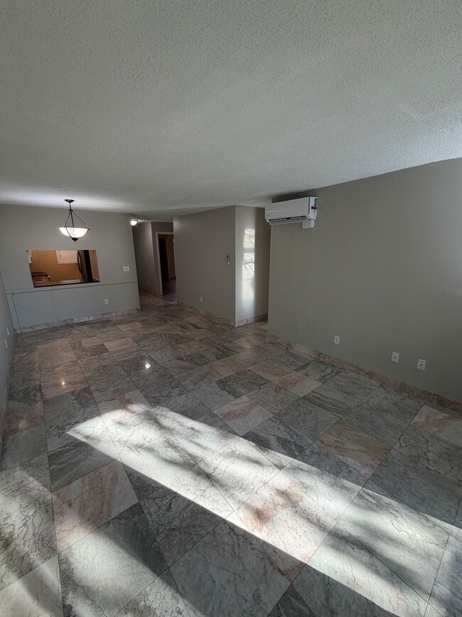 Living/Dining Room (2) - 2025 Lakewood Club Dr S Unit 5K