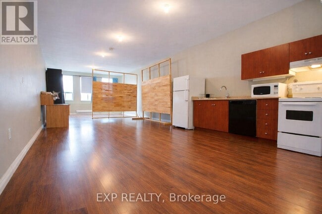 Photo - 1038 Coxwell Ave