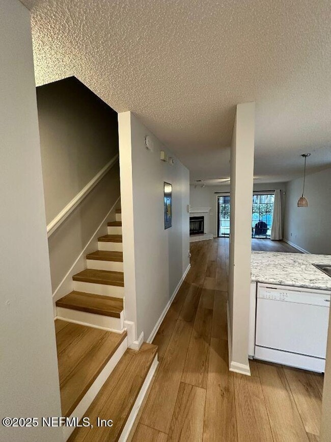 Photo - 2091 Gail Ave