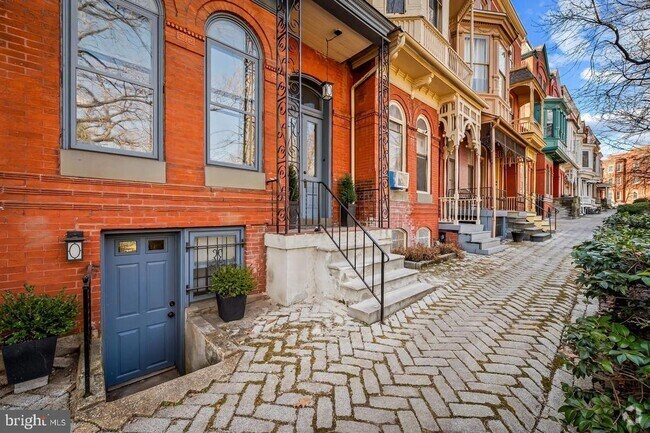 Building Photo - 1910 Mt Royal Terrace Rental