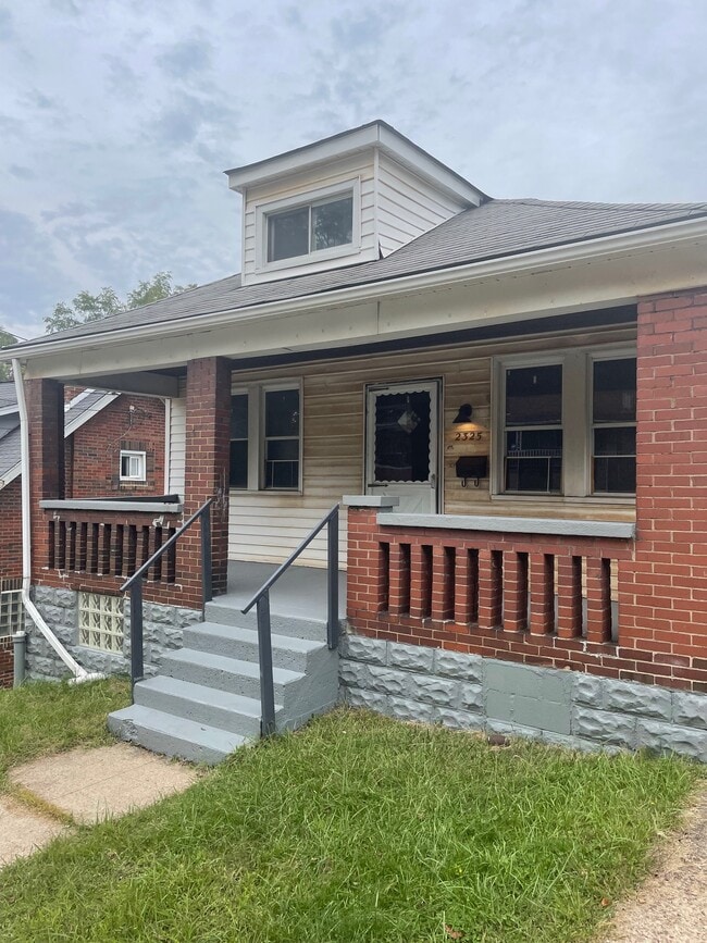 Building Photo - 2325 Manor Ave Rental