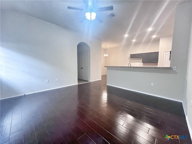 569 Creekside Cir