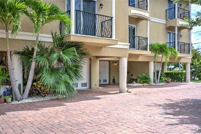 Building Photo - 300 Capri Blvd Rental