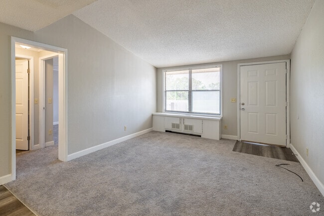 1 BR, 1 BA - 576SF