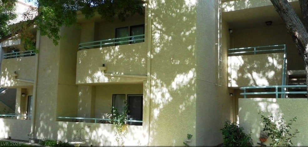 Photo - 820 N Sloan Ln Unit 203