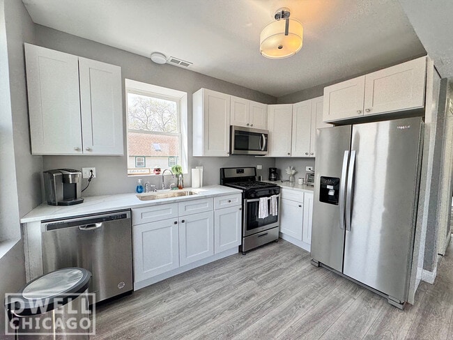 Building Photo - 1747 N Spaulding Ave Unit 3