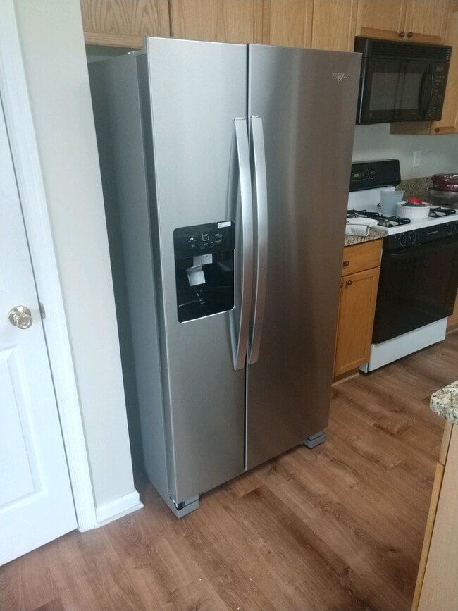 Photo - 46 Dunrobin Dr