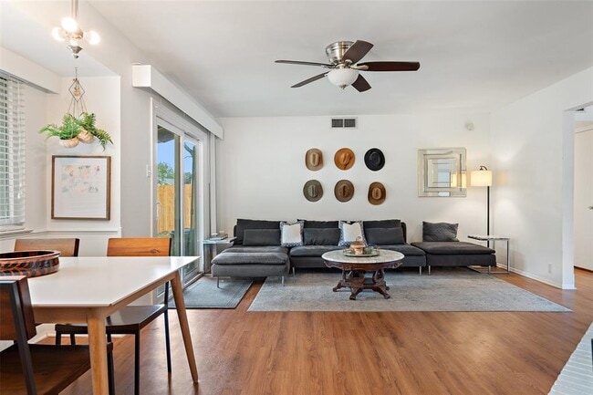 Photo - 6607 Boleynwood Dr