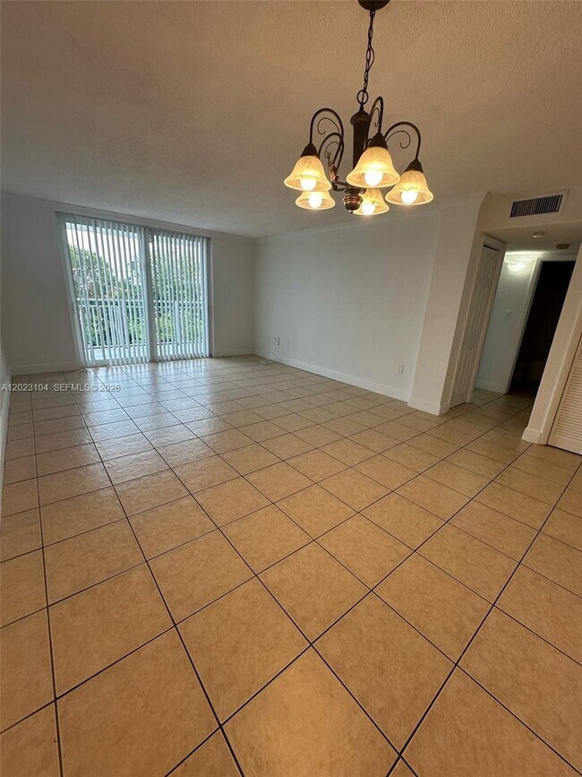 Photo - 6930 Miami Gardens Dr Unidad 1-408