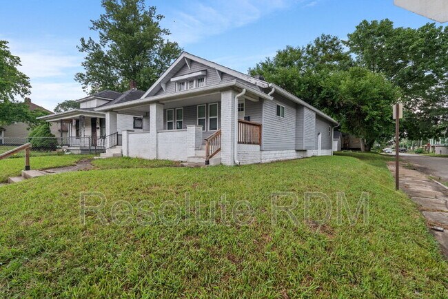 Photo - 801 N Dearborn St