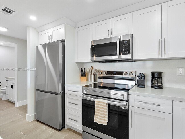 Photo - 3111 N Ocean Dr Unidad 1111