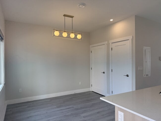 Photo - 4808 Lazelle Ave