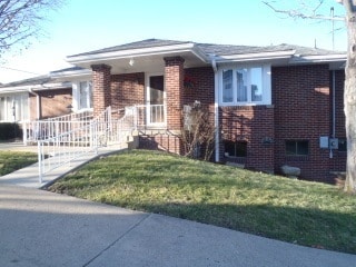 Building Photo - Spacious 3-4 Bedroom Ranch Style House for Rent