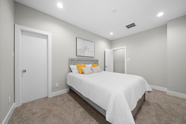 Photo - 8322 Curry Rd