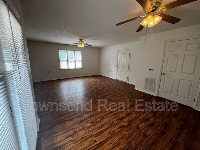 Photo - 1009 Ancestry Dr