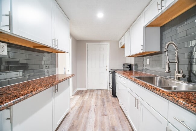 Building Photo - 465 Brehl Ave