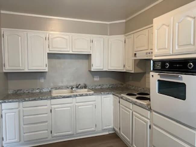 Photo - ADORABLE REMODELED 2 BEDROOM DUPLEX!