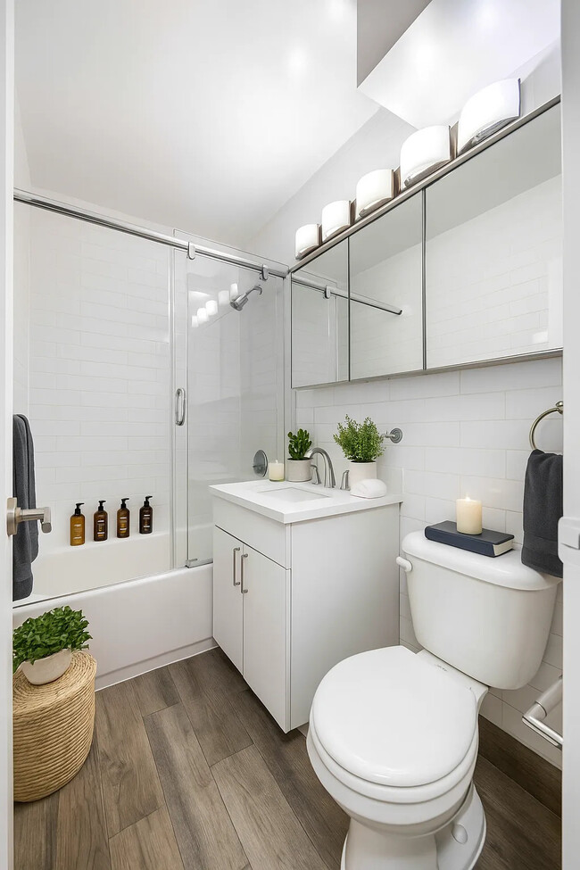 Photo - 528 Third Ave