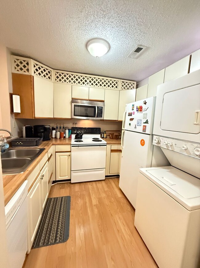 Photo - Jamestown Commons