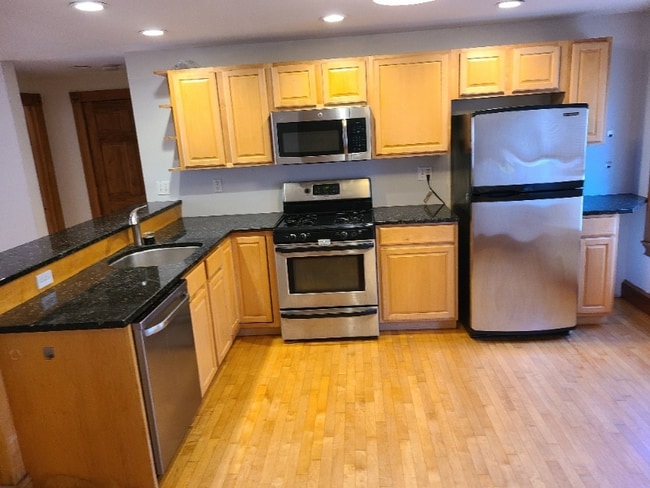 Building Photo - 152 Gore St