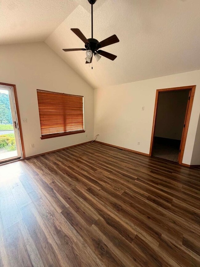 Photo - BEAUTIFUL 3 BEDROOM / 2 BATHROOM HOUSE WITH FENCED IN YARD, PORCH, AND SHED LOCATED CLOSE TO FREE...