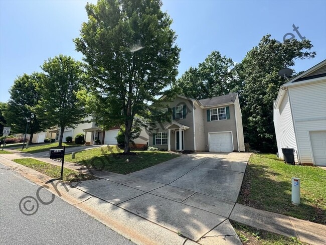 Spacious two story home in Charlotte - Spacious two story home in Charlotte