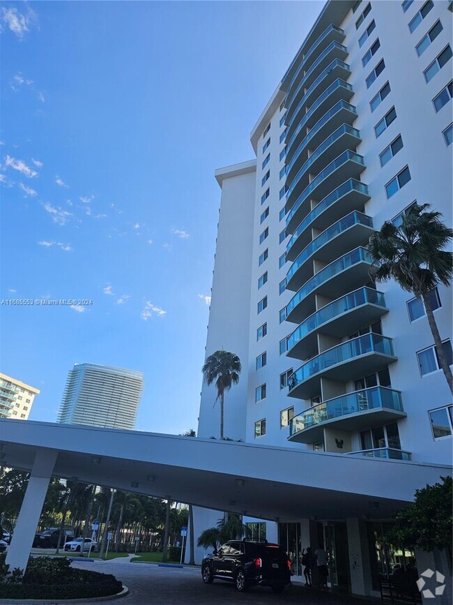 Building Photo - 19380 Collins Ave Unit 706 Rental