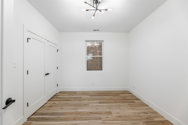 Photo - 239 W 74th St Unidad 1