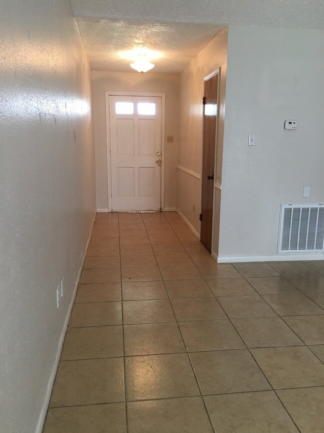 Photo - 1727 Junker St