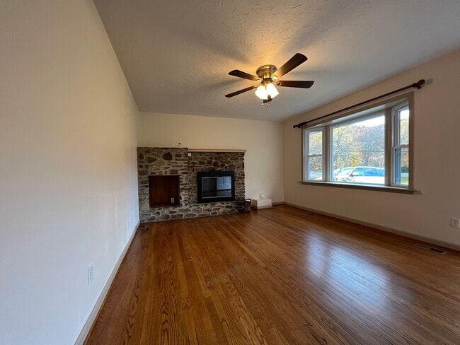 Photo - 4020 Bradshaw Rd