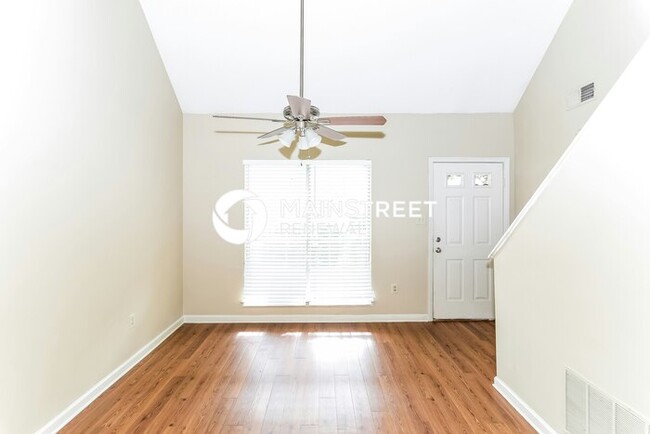 Photo - 3 Bedroom Pet-Friendly Home in Olive Branch, MS with Main Street Renewal